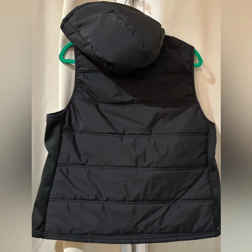 Women's Puffer Vest - Picture 2 of 3